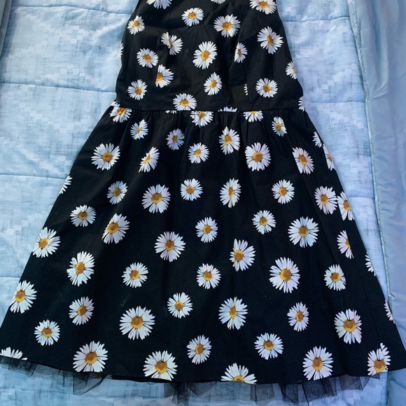 Black Sunflower Pattern Flow Dress - Picture 2 of 4